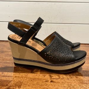 Clarks Collection Zia Graze Black Leather Size 10 4” platform sandals, new